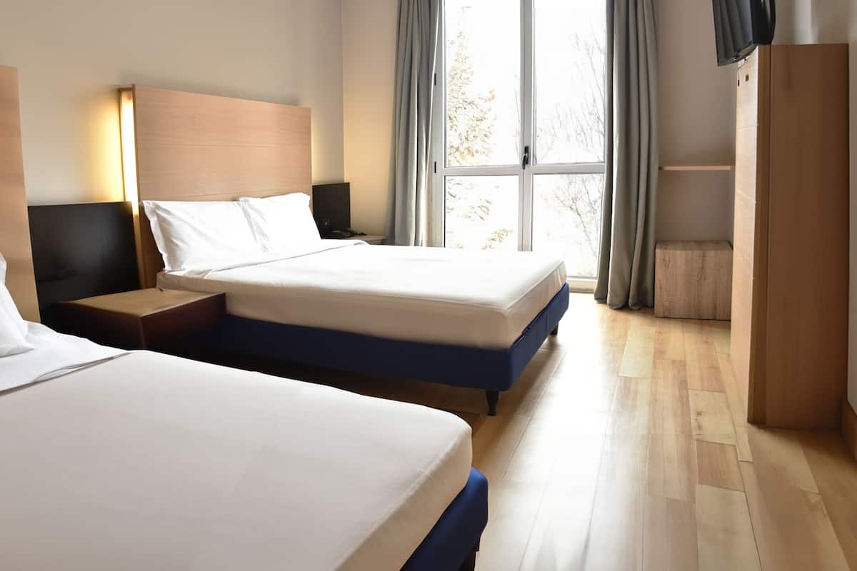 standard triple room | down duvets, in-room safe, desk, soundproofing