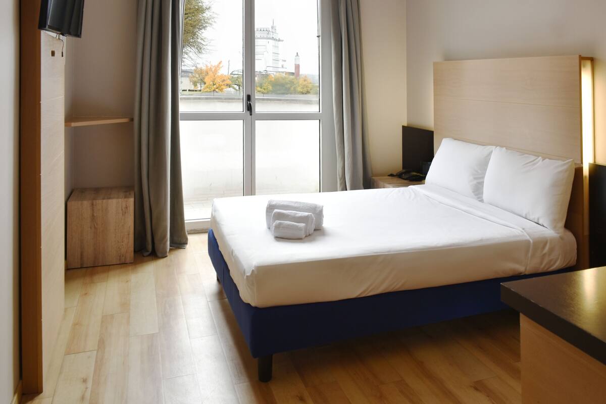 superior double room | down duvets, in-room safe, desk, soundproofing