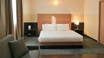 Superior Suite | Down comforters, in-room safe, desk, soundproofing