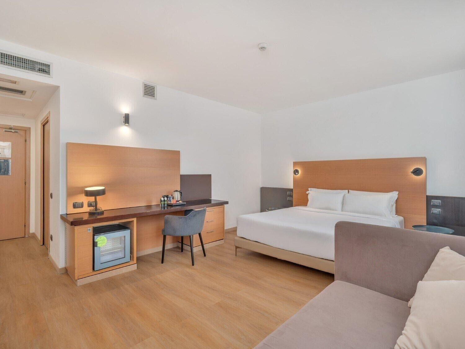 Superior Suite | Down comforters, in-room safe, desk, soundproofing