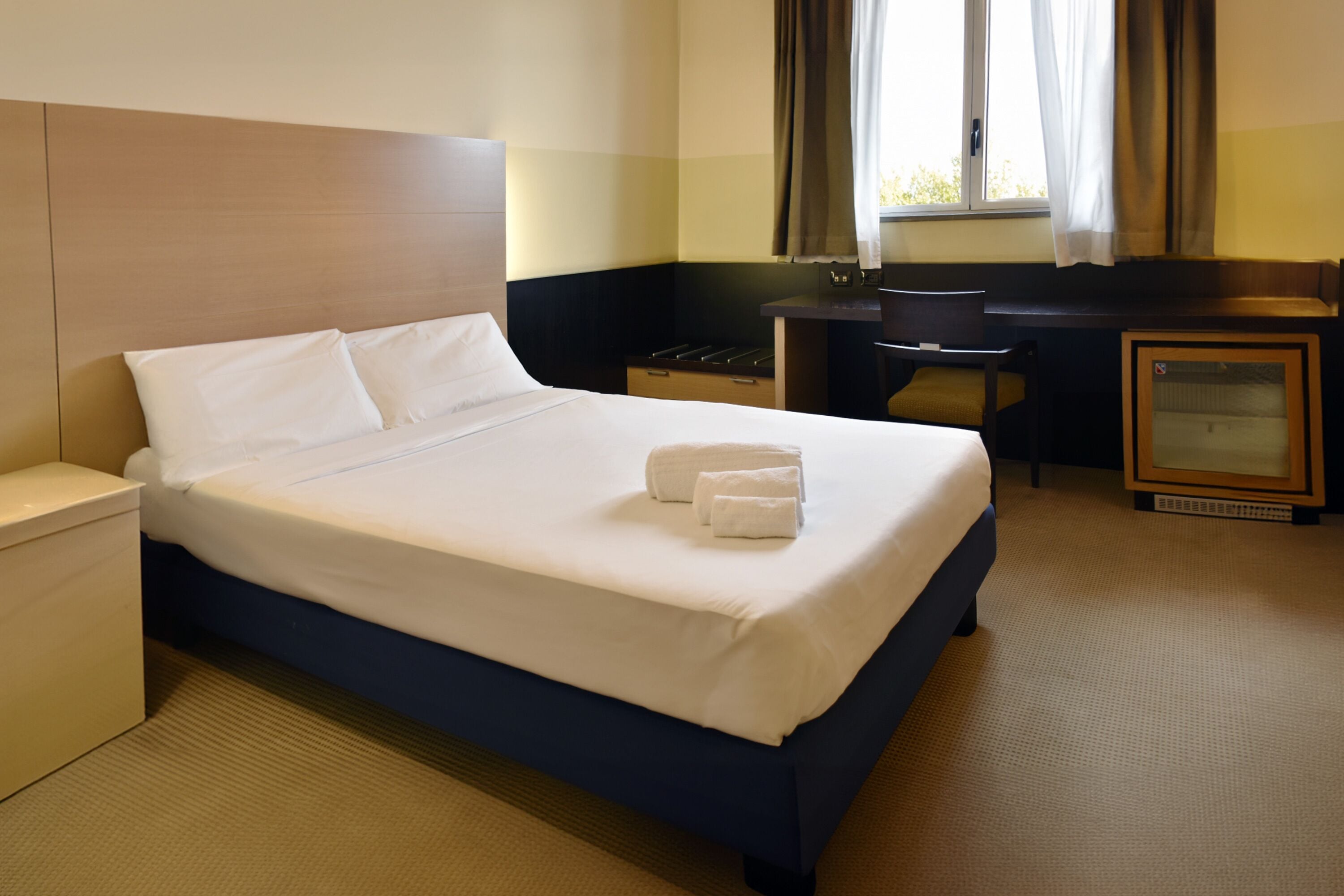 standard double room | down duvets, in-room safe, desk, soundproofing