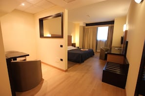 Hypo-allergenic bedding, down duvets, minibar, in-room safe