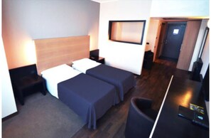 Hypo-allergenic bedding, down duvets, minibar, in-room safe