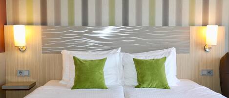 高級雙人房 | 迷你吧、客房內保險箱、書桌、遮光布/窗簾