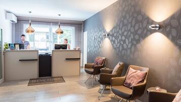 Lobby-Lounge