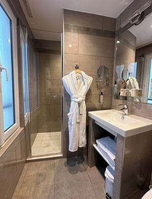 Superior Double Room | Bathroom
