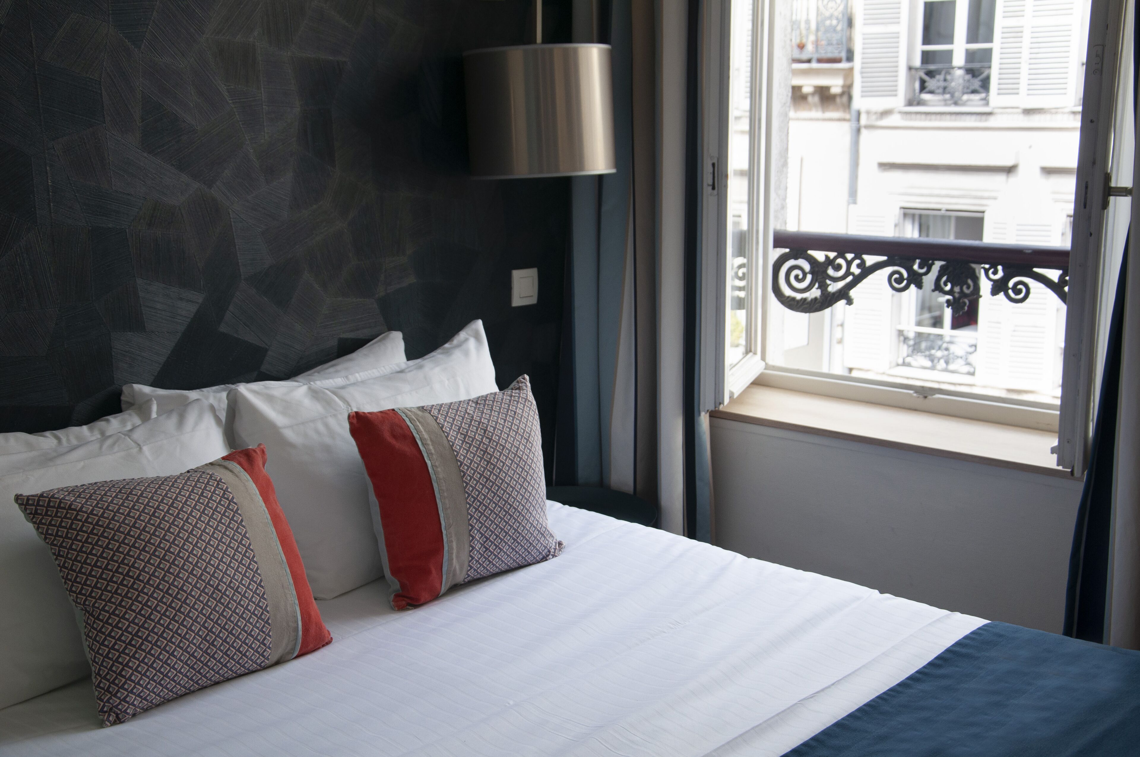 classic double room | in-room safe, individually furnished, desk, blackout curtains
