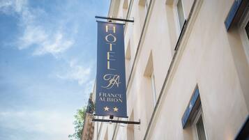 A hotel sign with 'HOTEL' and 'FRANCE ALBION' written on it.