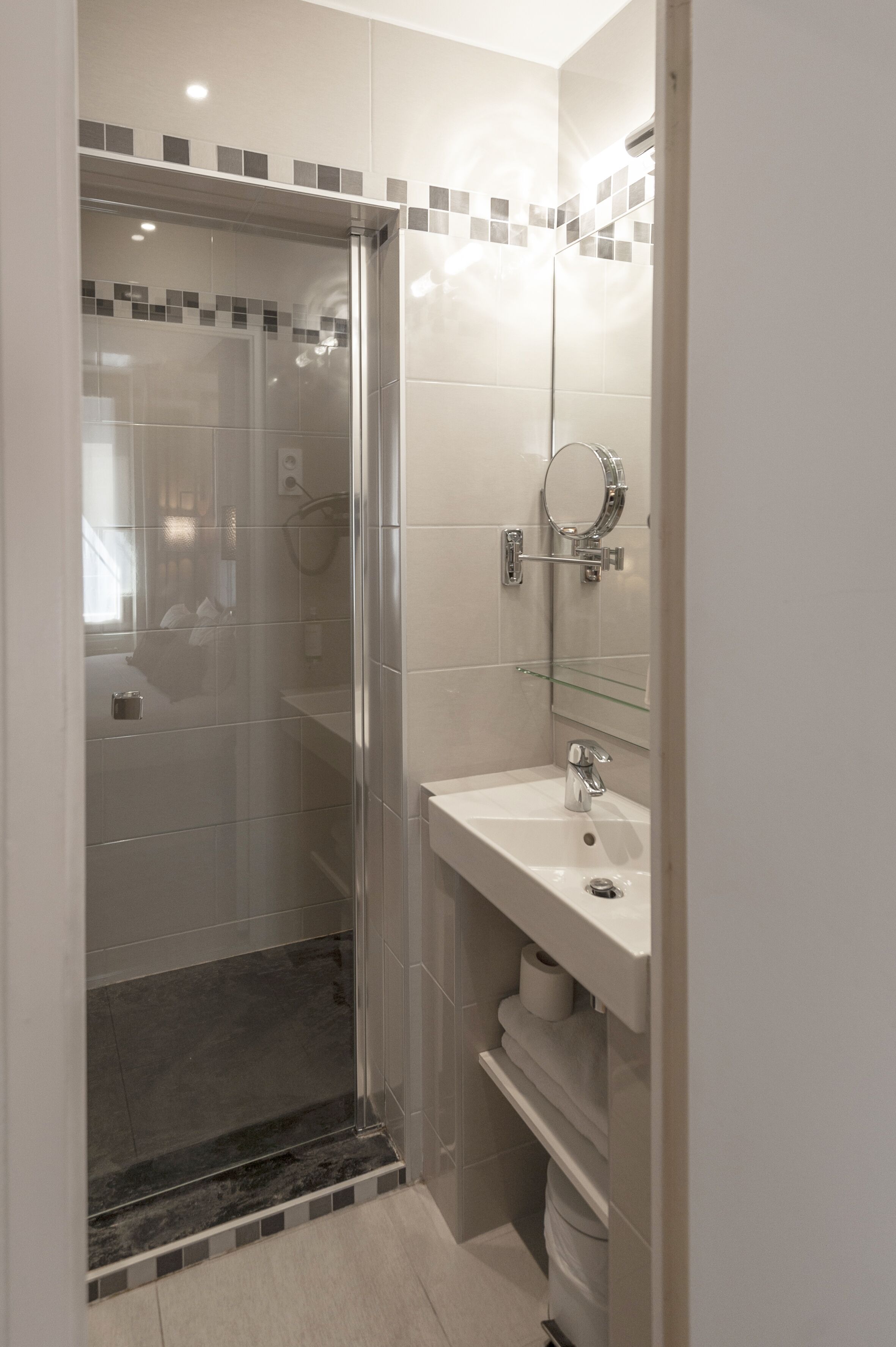 double or twin room | bathroom | free toiletries, hair dryer, towels