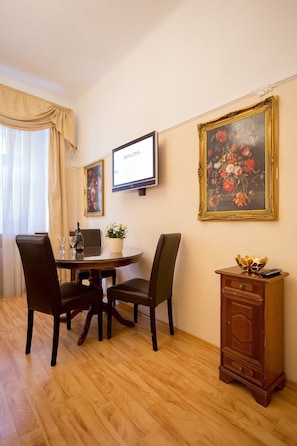 Rom | Individuelt innredet, blendingsgardiner og wi-fi (inkludert)