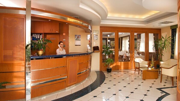 Lobby lounge
