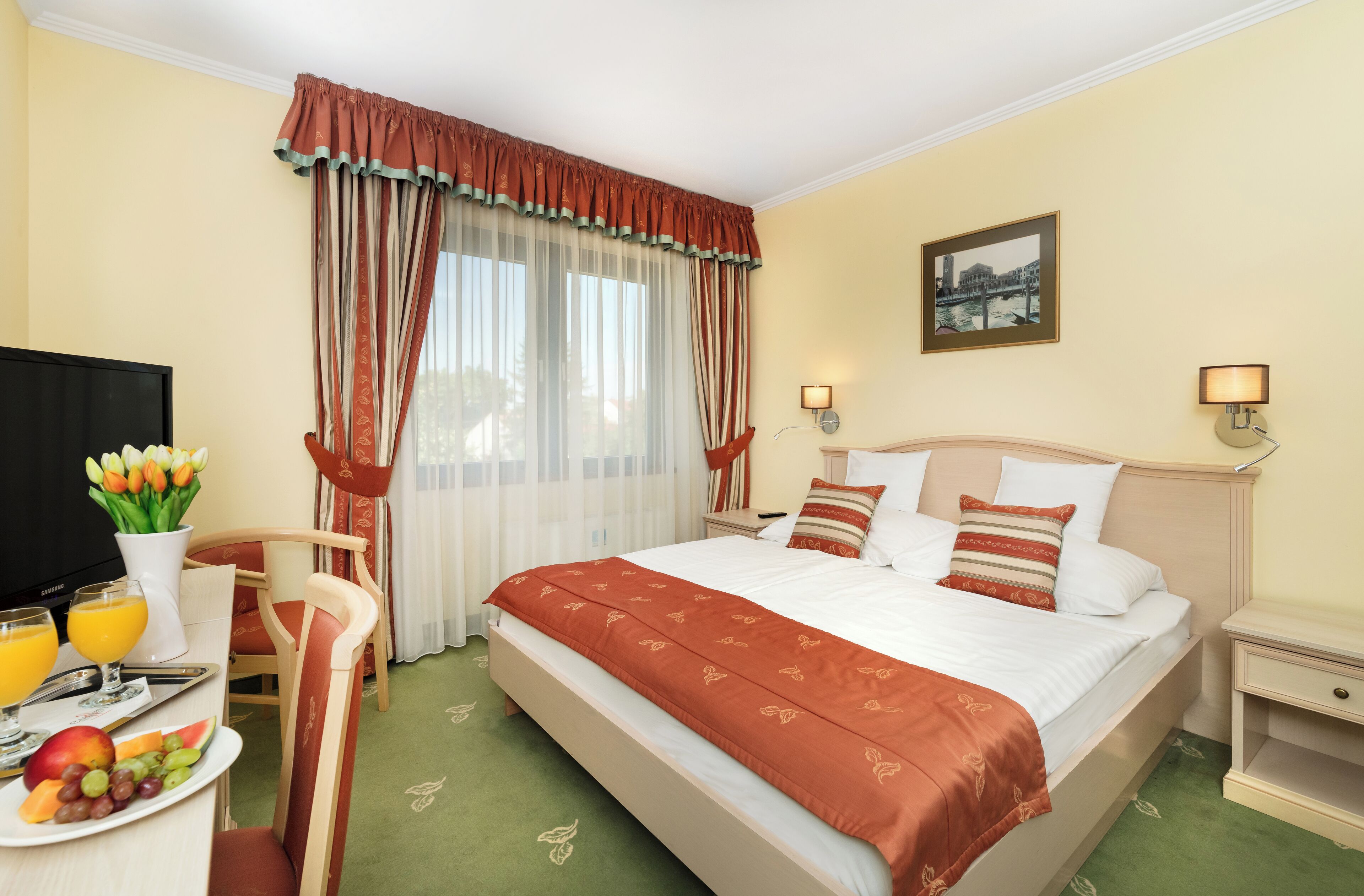 Minibar, in-room safe, desk, free WiFi