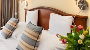 Minibar, in-room safe, desk, free WiFi