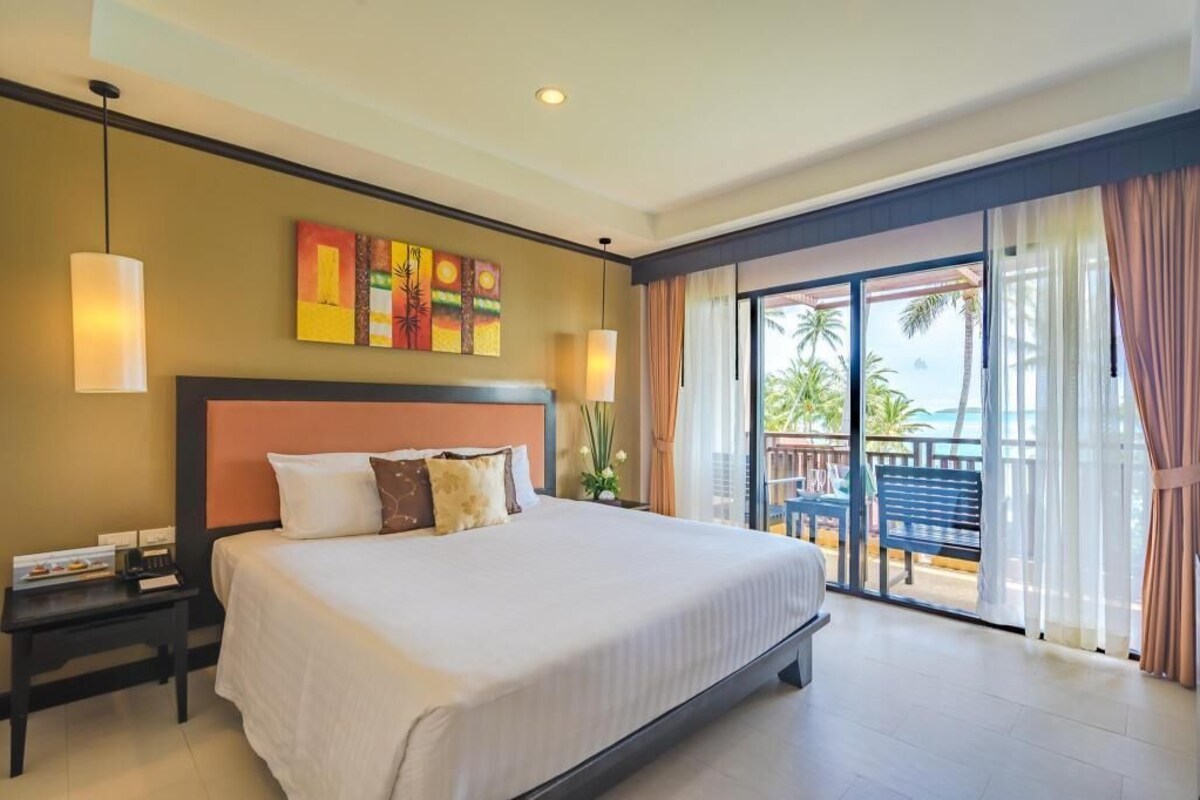 Minibar, in-room safe, desk, blackout drapes