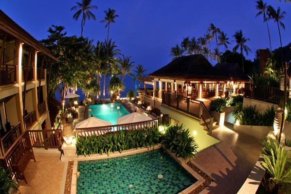Outdoor pool, pool umbrellas, sun loungers