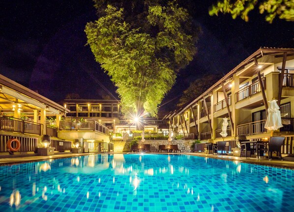Outdoor pool, pool umbrellas, sun loungers
