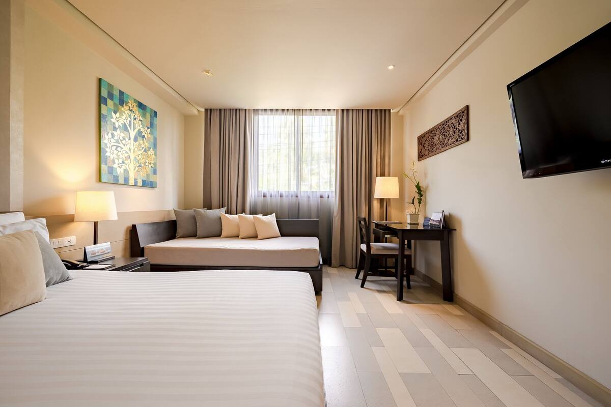 Superior Room | Minibar, in-room safe, desk, blackout curtains