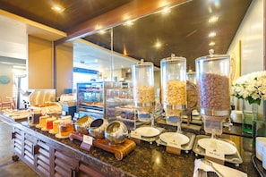 Daily buffet breakfast (THB 600 per person)