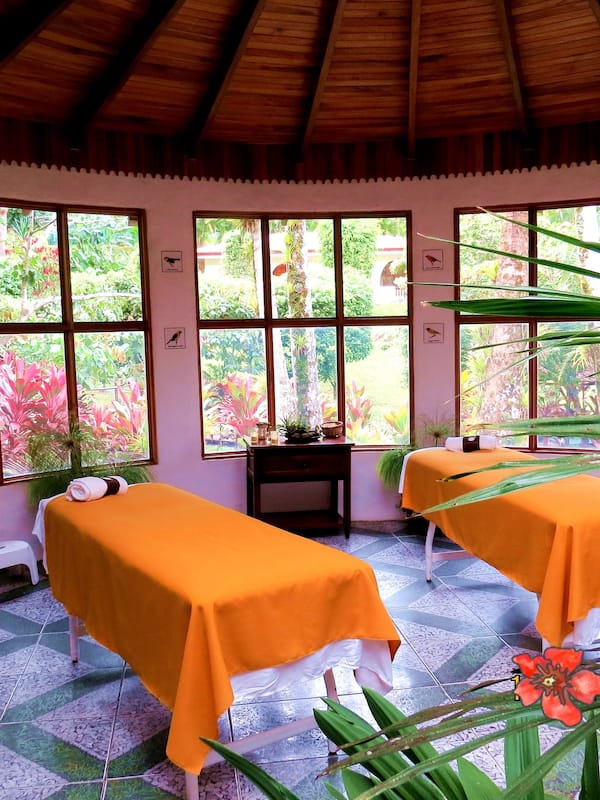Outdoor treatment areas, sauna, hot tub, steam room, Turkish bath