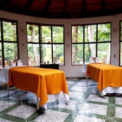 Outdoor treatment areas, sauna, hot tub, steam room, Turkish bath