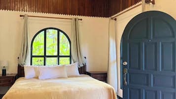 Bungalow, vista a la montaña | Ropa de cama de alta calidad, edredón y despertador