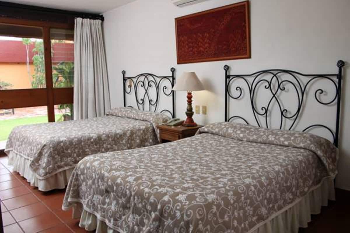 Premium bedding, in-room safe, iron/ironing board (on request)