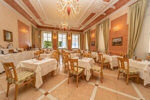 Desayuno buffet todos los días (con cargo)