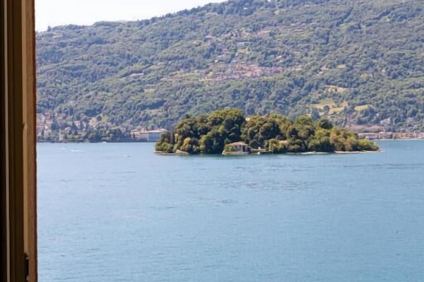 Junior Suite Vista Lago con Balcone | Minibar, in-room safe, desk, cots/infant beds