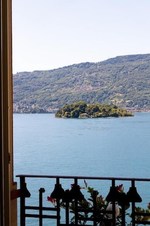 Junior Suite Vista Lago con Balcone | 迷你吧、客房内保险箱、办公桌、婴儿床. LVG Hotel Collection - Pallanza