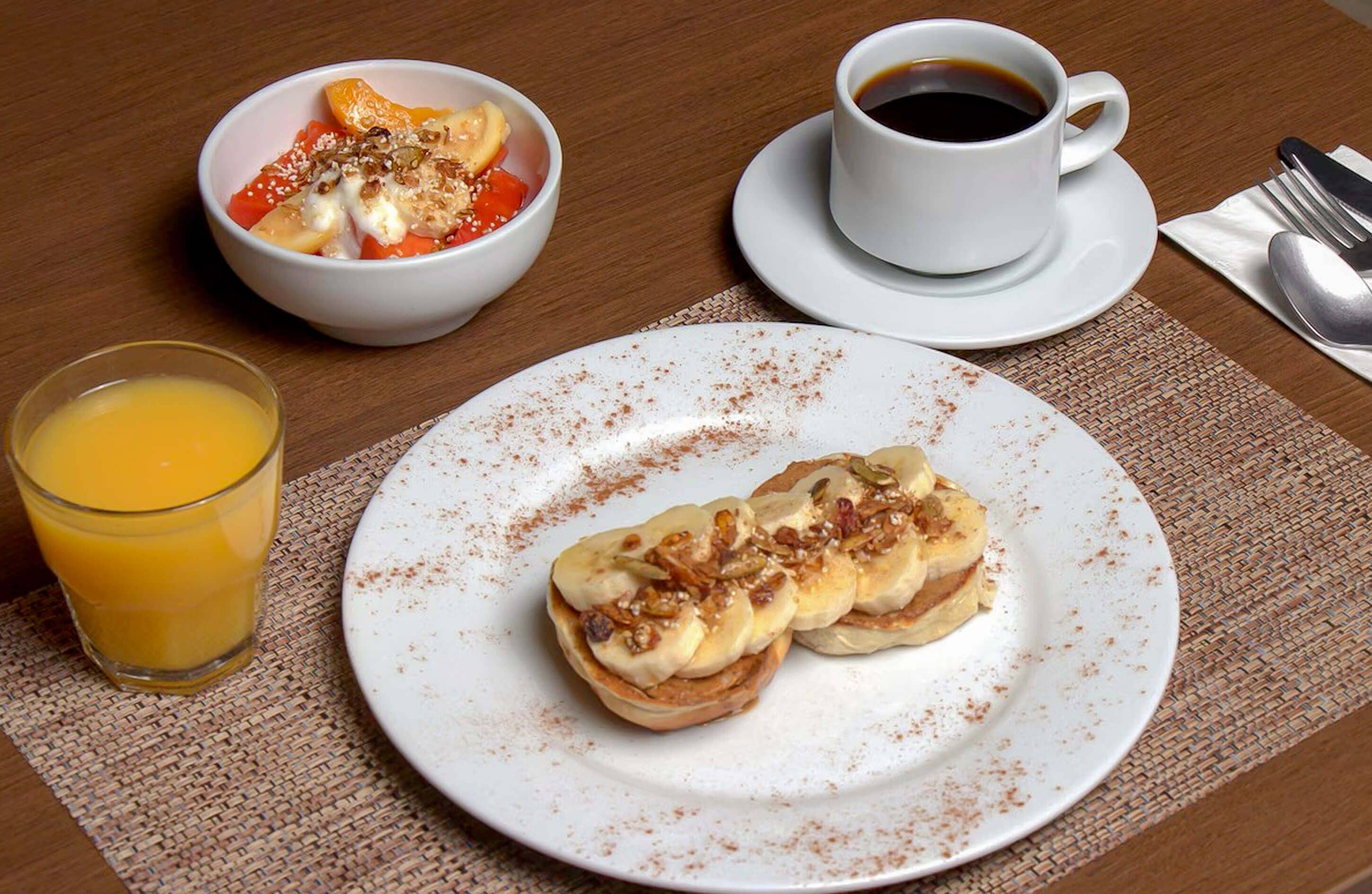daily cooked-to-order breakfast (mxn 229 per person)