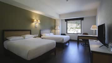 Habitación doble superior, 2 camas matrimoniales | Ropa de cama de alta calidad y caja de seguridad en la habitación