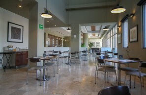 Family dining - Turotel Morelia (Morelia)