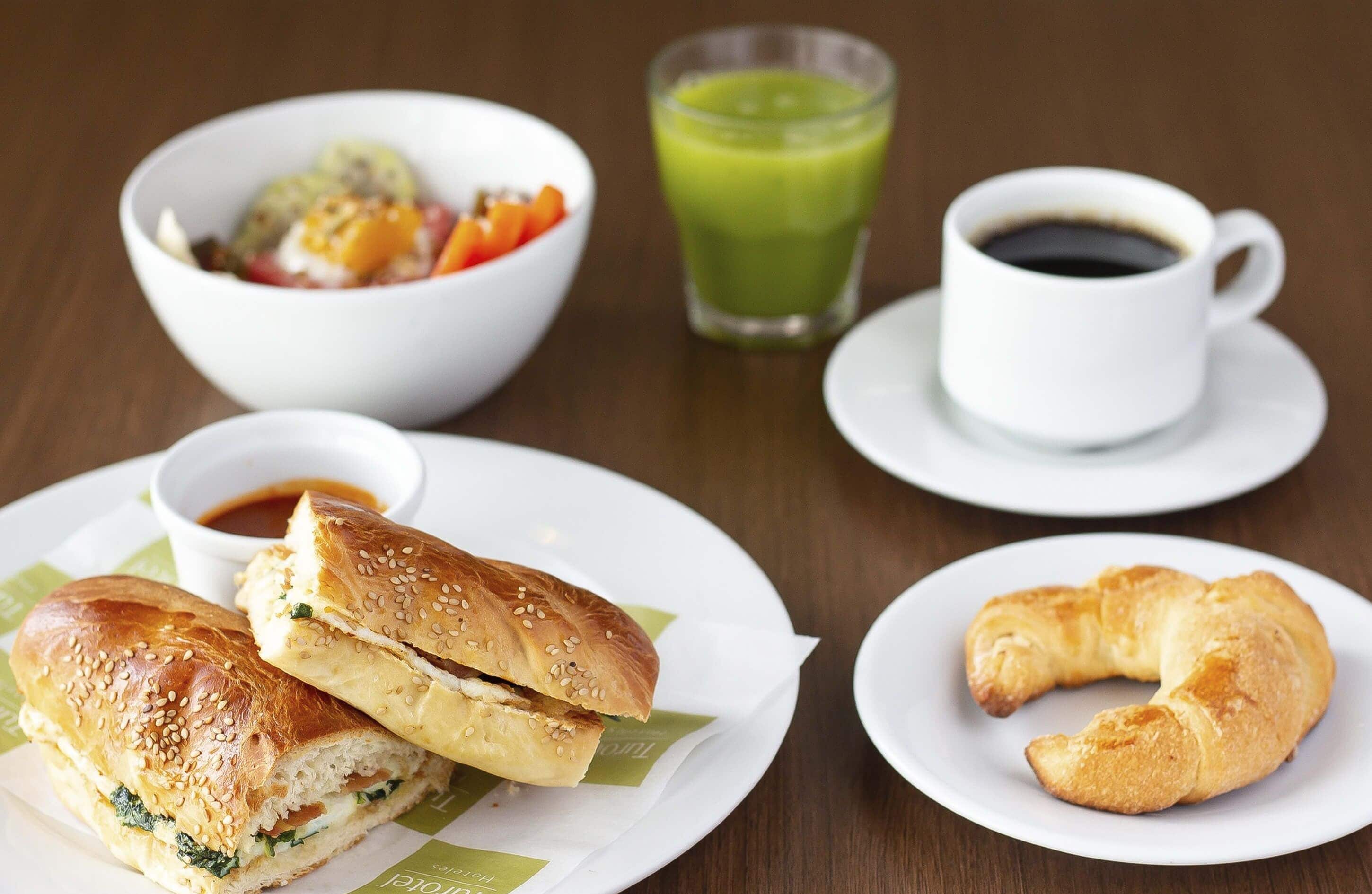 daily cooked-to-order breakfast (mxn 229 per person)