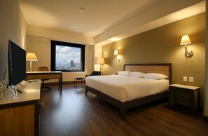 Superior Room, 1 King Bed | Premium bedding, in-room safe, desk, laptop workspace - Turotel Morelia (Morelia)