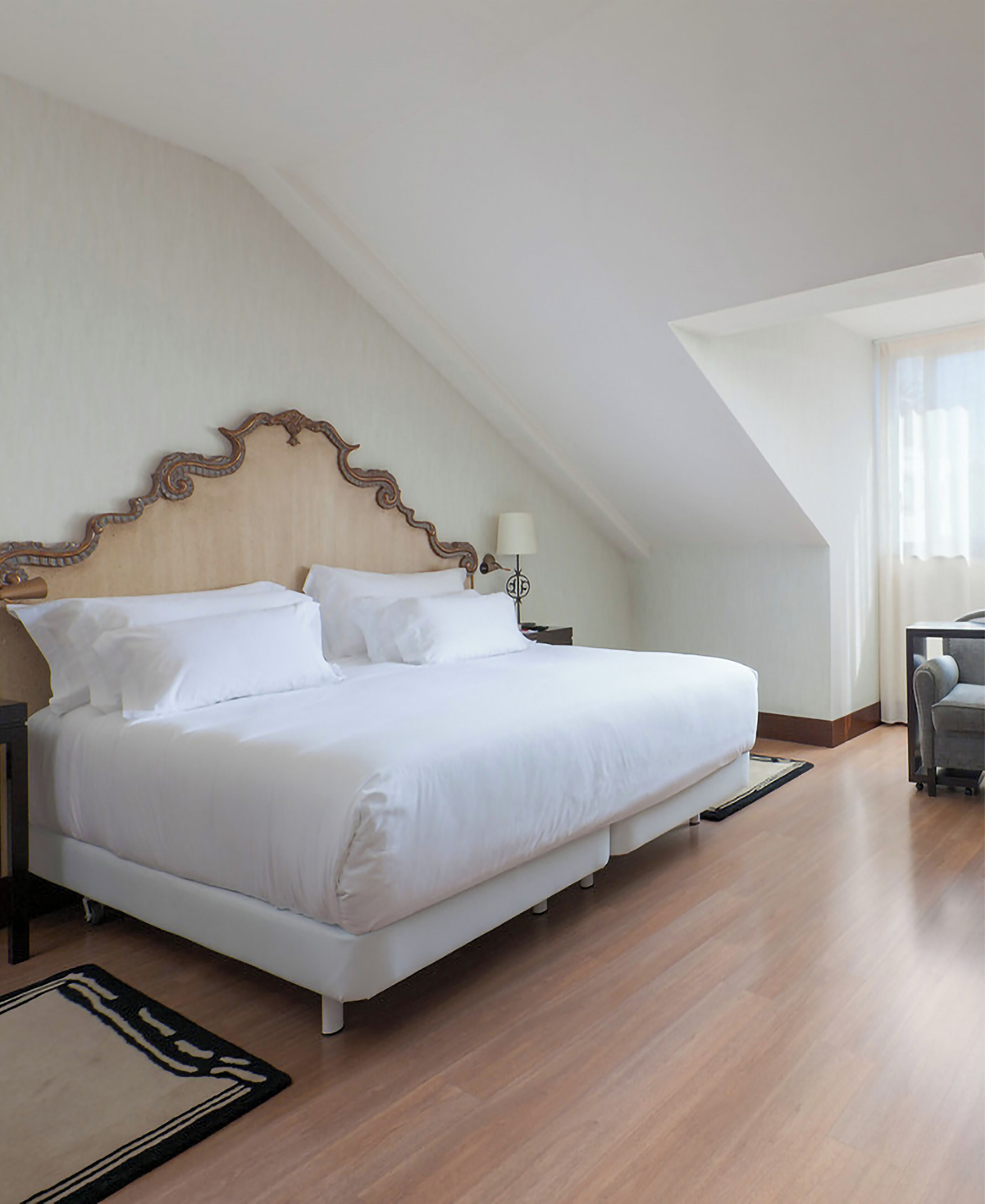 Family Room | Minibar, in-room safe, desk, blackout drapes