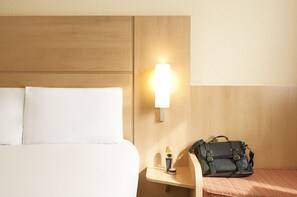 Desk, soundproofing, free cots/infant beds, free WiFi - ibis Carlisle – City Centre (Carlisle)