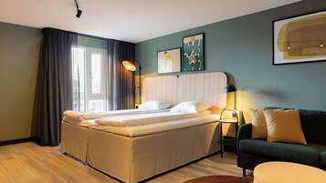 Family Room | Desk, laptop workspace, free cribs/infant beds, free WiFi