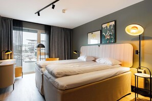 Superior-Zimmer, 1 Queen-Bett | Schreibtisch, laptopgeeigneter Arbeitsplatz, kostenlose Babybetten