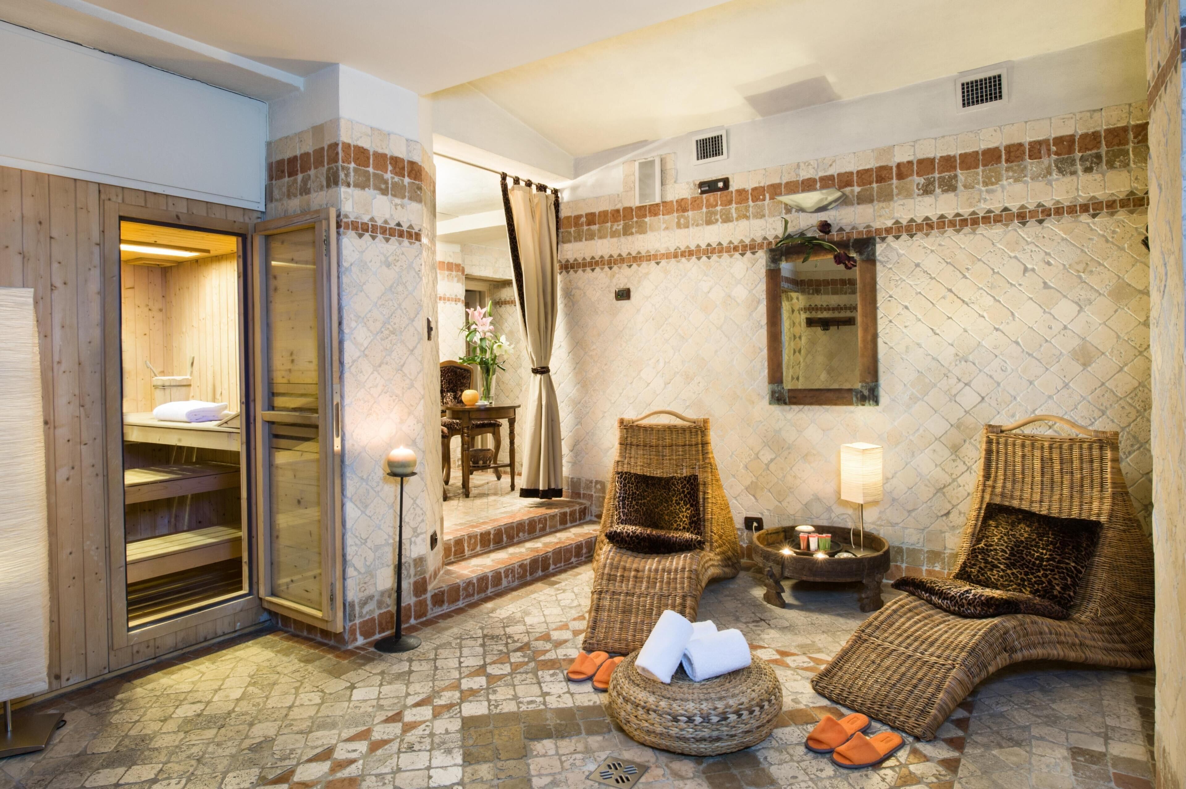 Un sauna, una bañera de hidromasaje, baño turco, masajes