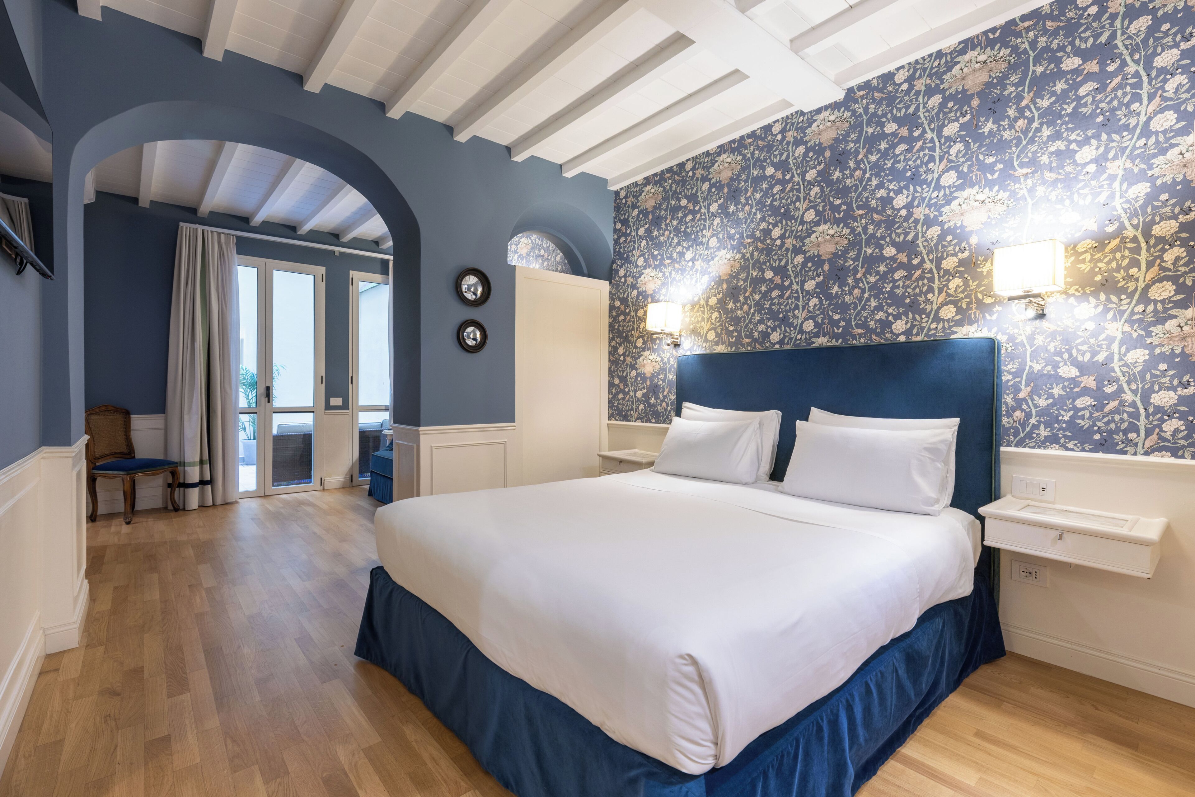 Junior Suite Sauna | Minibar, in-room safe, blackout drapes, soundproofing