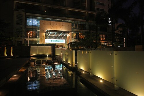 999 Royal Suites & Towers