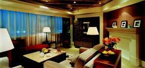 Executive Suite, 1 Double Bed | Minibar, in-room safe, desk, blackout drapes - 999 Royal Suites & Towers (Shenzhen)
