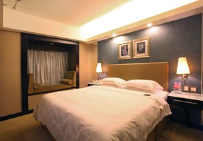 Minibar, in-room safe, desk, blackout drapes - 999 Royal Suites & Towers (Shenzhen)