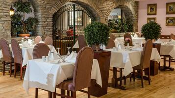 Déjeuner et dîner servis sur place