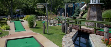 Mini-golf