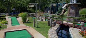 Holiday Hill Inn & Suites