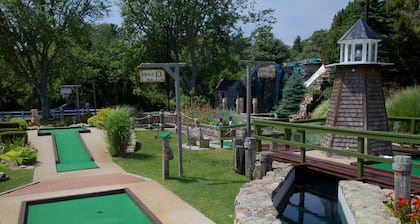 Holiday Hill Inn & Suites