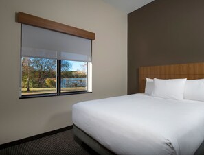 Blackout curtains, iron/ironing board, free cots/infant beds, free WiFi - Hyatt Place Savannah Airport (Savannah)