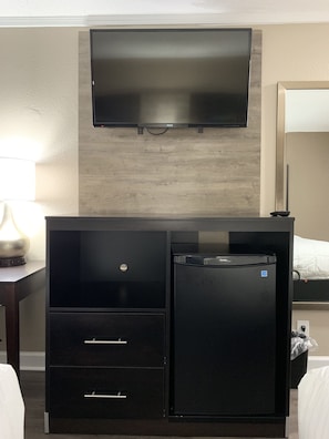 Television - Baymont by Wyndham Pawleys Island (Pawleys Island)