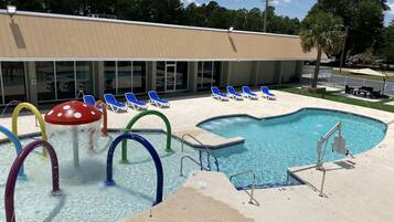 ์์ฆ๋ณ๋ก ์ด์๋๋ ์ผ์ธ ์์์ฅ, 09:00 ~ 22:00 ์คํ, ์์์ฅ ํ๋ผ์, ์ผ๊ด์ ์์